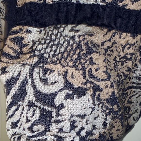 ZOZO soft patterned sweater EUC - Picture 8 of 8